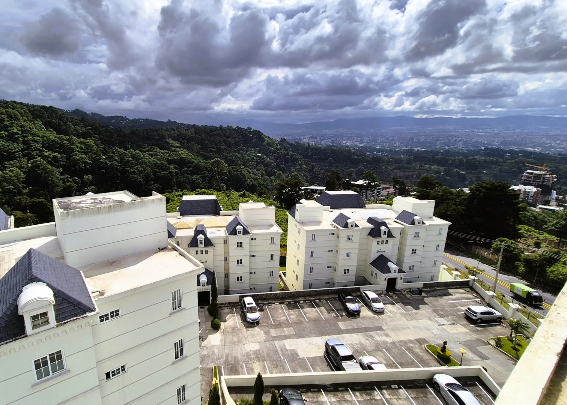 Los Mejores Edificios para Vivir en Zona 16, Guatemala (Guía Completa 2026)